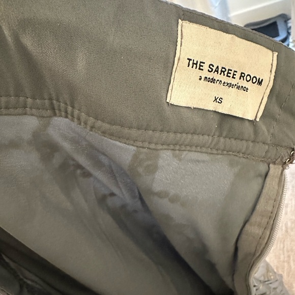 Saree - Top Size Small and Skirt Size XS - Picture 2 of 8